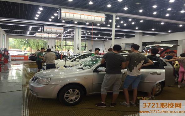 【郑州汽车美容学校】郑州汽车美容改装培训价格大概多少钱