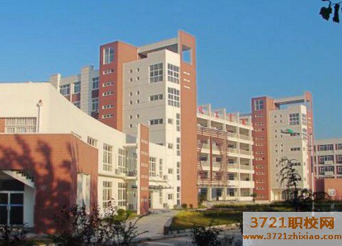 【青岛汽修学校】青岛学汽修是去学校好，还是跟着汽修厂师傅好