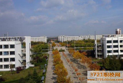 【青岛汽修学校】青岛学汽修费用，需要学多久