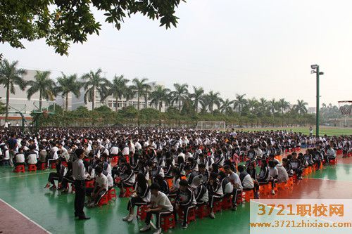 【郑州汽车美容学校】郑州汽车美容学习培训班收费标准，哪个好