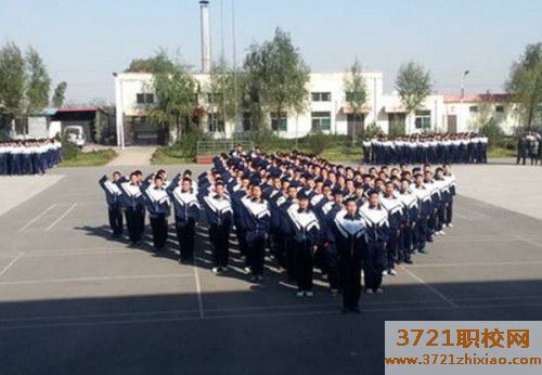 太原学汽修是去学校好,还是跟着汽修厂师傅好