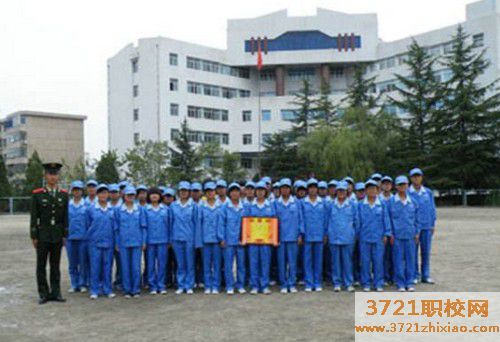  兰州学汽修是去学校好，还是跟着汽修厂师傅好