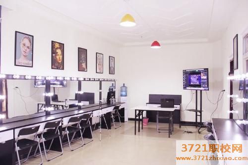 【青岛平面设计学校】青岛学平面设计哪个学校好