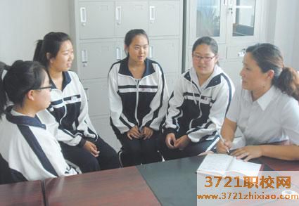 烟台市临港工业学校学费及收费标准