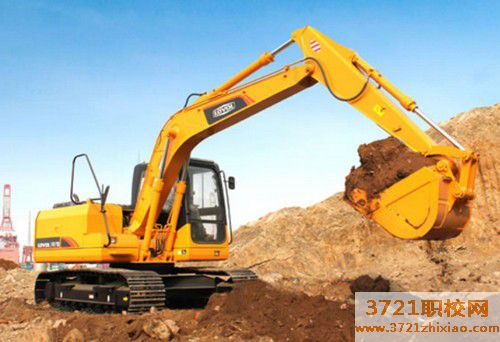 【渭南挖掘机学校】渭南挖掘机培训学校工程司训专业提供就业吗