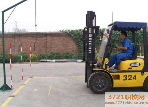 渭南挖掘机培训学校工程司训专业安置就业吗