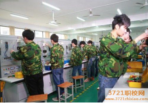 青岛海信中心联校三段式培养模式