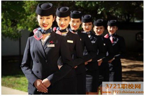青岛学航空服务专业哪个学校好