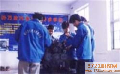 【临沂汽修学校】临沂万发汽修学校汽车维修培训