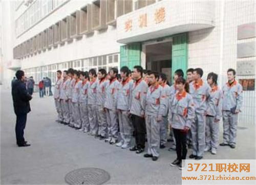 【临沂汽修学校】临沂万发汽修学校汽车检测与维修专业