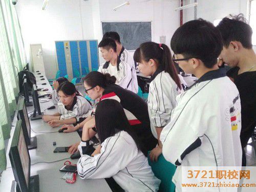 【广州平面设计学校】广州市轻工技师学院美术设计与制作（视觉平面设计）专业
