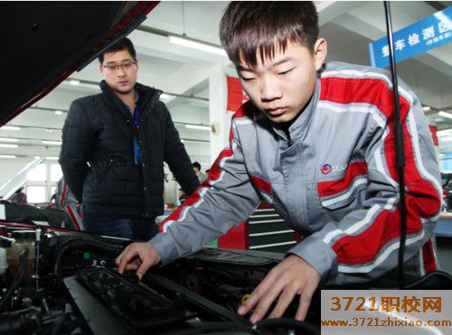 【武汉汽车维修学校】武汉市娲石技术学校汽车维修专业（新能源汽车方向）