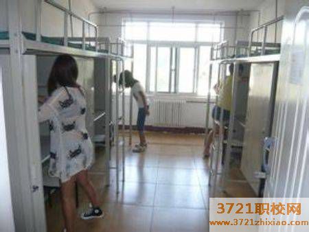 【沈阳职业学校】辽宁文化艺术学校的宿舍条件和食堂情况