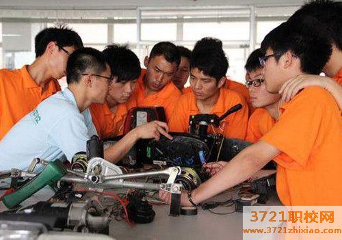 【沈阳汽车维修学校】初中毕业学习汽车维修怎么样沈阳哪家学校能好点