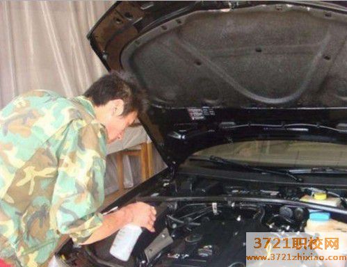 沈阳学汽修是去学校好,还是跟着汽修厂师傅好