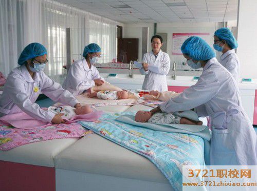 【沈阳卫生学校】沈阳助产专业一年学费多少钱