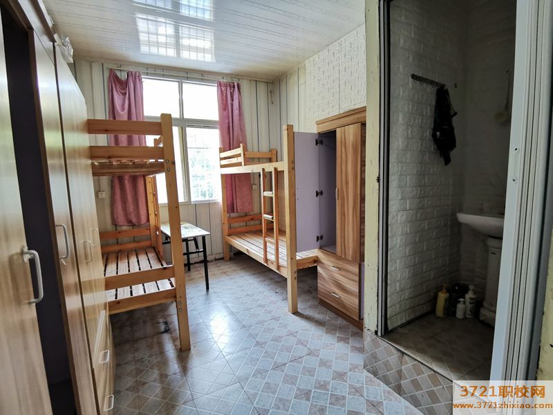 湖北现代中专科技学校宿舍食堂