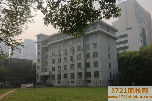 武汉应用中专科技学校宿舍食堂