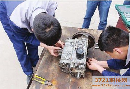 武汉学汽车检测与维修好的技校