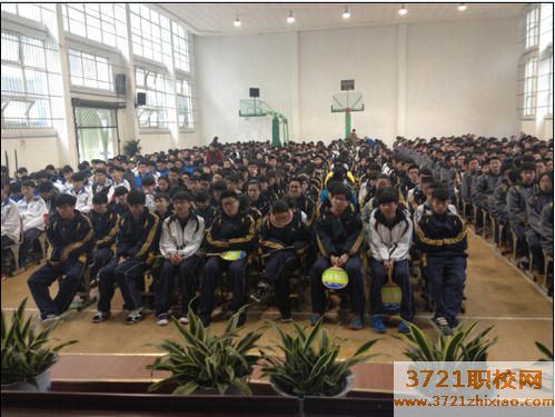 【武汉技校】武汉电子技工学校学费及收费标准