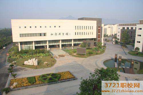 湖南曙光电子信息职业技术学校费及收费标准