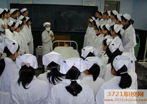 武汉学护士哪个学校好 
