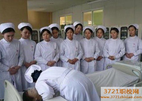 武汉读卫校选择哪个学校