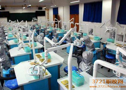 武汉口腔专业招生录取分数线及要求