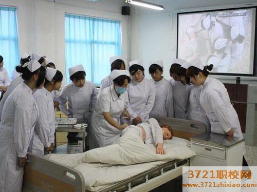 武汉男生读助产专业好吗？好就业吗