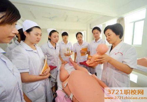 武汉学助产专业哪个学校好