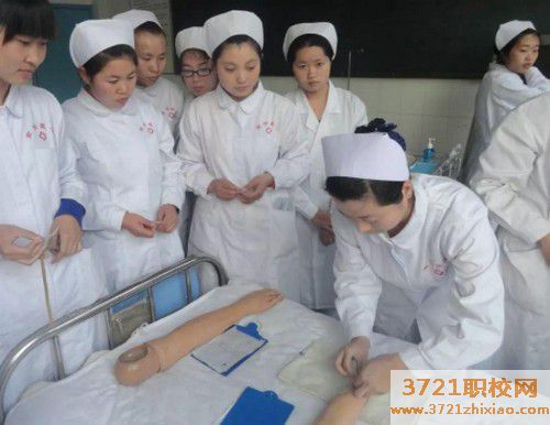 武汉助产专业学校报名条件及报名时间