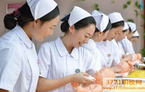 【武汉卫生学校】武汉助产专业一年学费多少钱