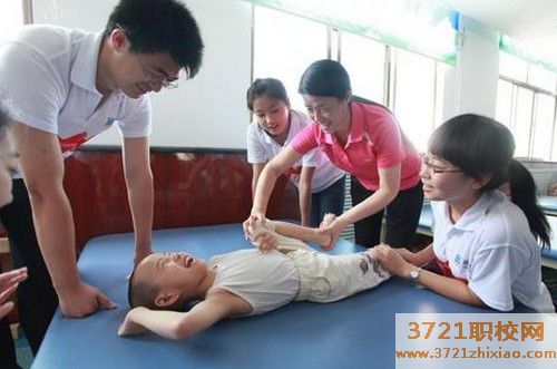 武汉哪些中专学校有康复治疗专业