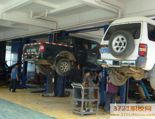 初中毕业学习汽车维修怎么样？长沙哪家学校能好点？  