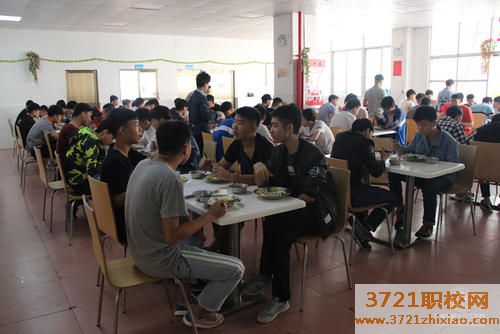 广州市蓝天技工学校食堂情况