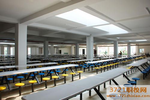 广州市华风技工学校食堂情况