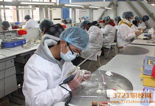 长沙口腔专业好找工作吗,好就业吗,工资多少