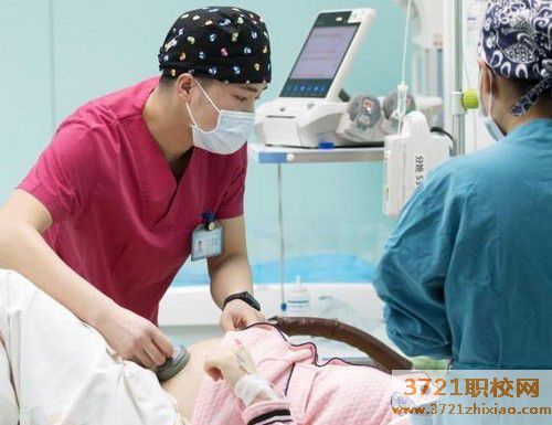 长沙男生读助产专业好吗？好就业吗