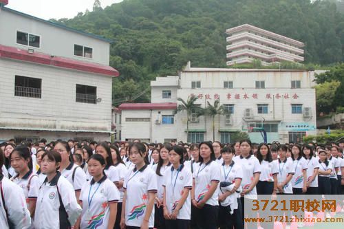 广州市公用事业技师学院学费及收费标准