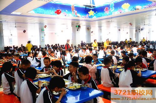 广州市公用事业技师学院食堂情况