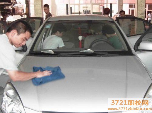 【广州汽车美容学校】广州汽车美容改装培训价格大概多少钱