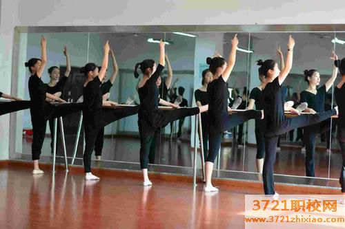 长沙高铁职业学校的分数线以及收费情况