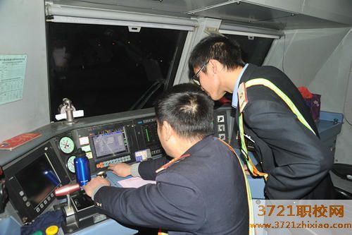 【长沙铁路学校】长沙铁路司机学校招生对象及录取分数