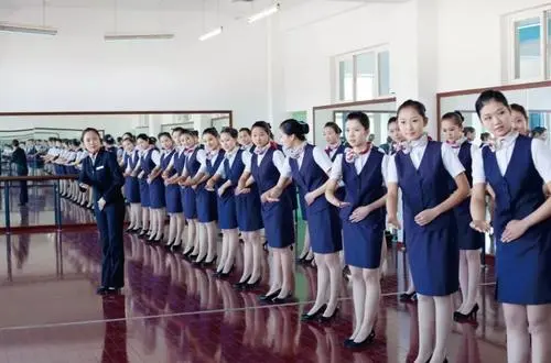 【苏州高铁学校】苏州高铁乘务学校招生女生身高体重，视力有什么要求