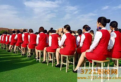 苏州哪个学校的高铁乘务专业好一些