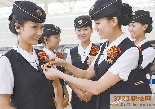 【烟台高铁学校】烟台高铁乘务学校招生女生身高体重，视力有什么要求