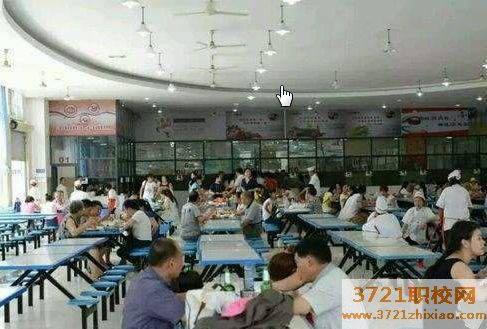 济南齐光科技卫校食堂情况