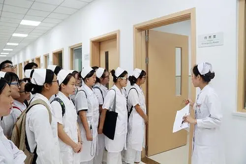 济南初中毕业学护士录取分是多少