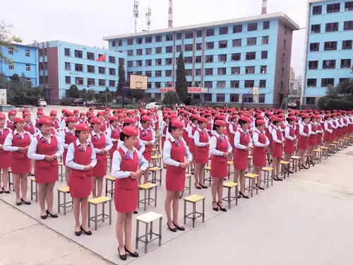 武汉学高铁专业选择哪个学校合适?