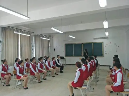 武汉学高铁专业哪个学校好